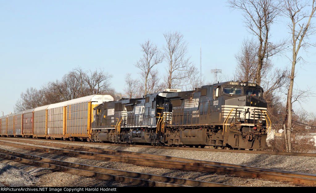 NS 9003 leads train 214 northbound